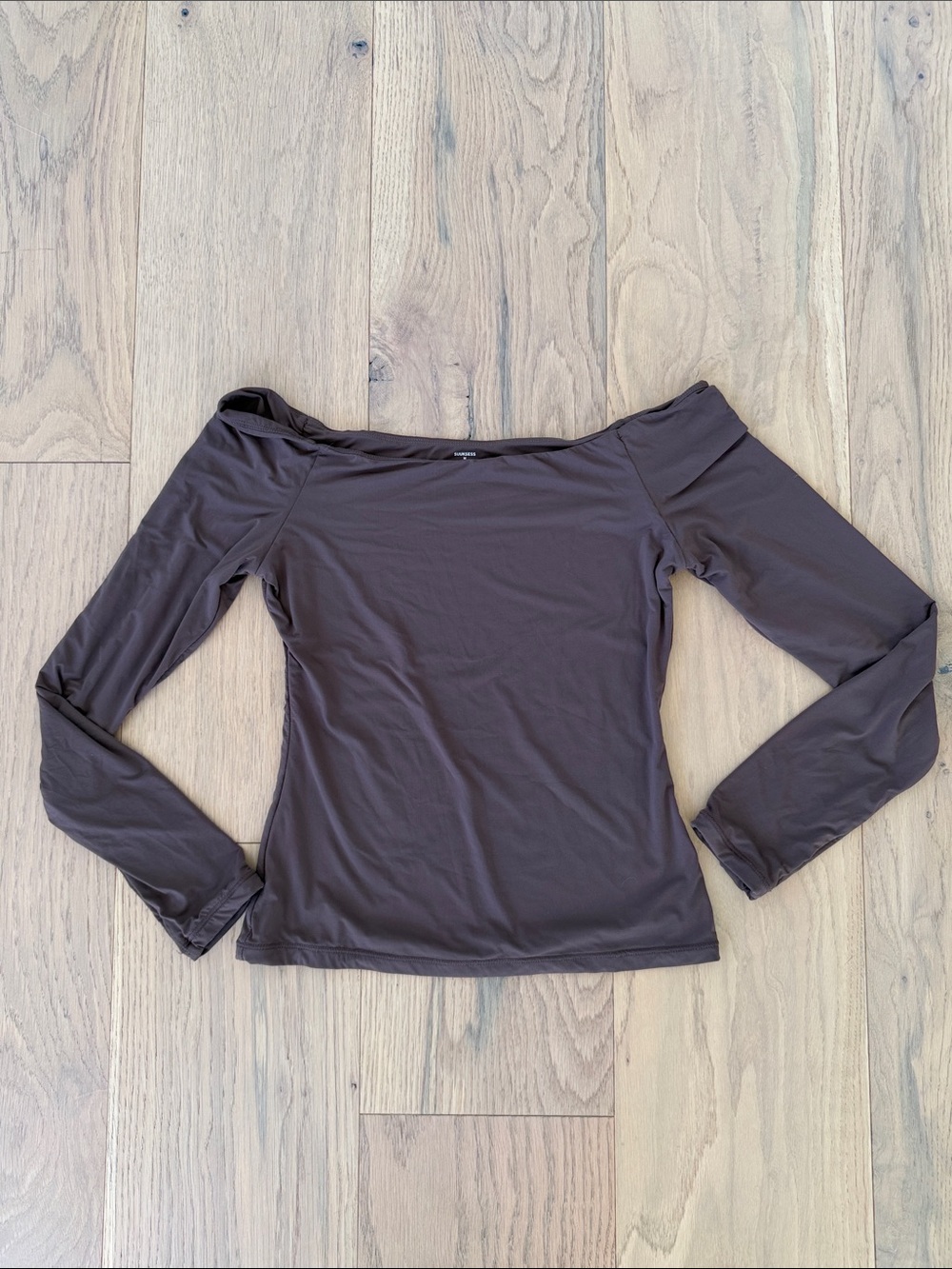 Suuksess Woman’s Medium Off-Shoulder Long Sleeve Top in Burgundy